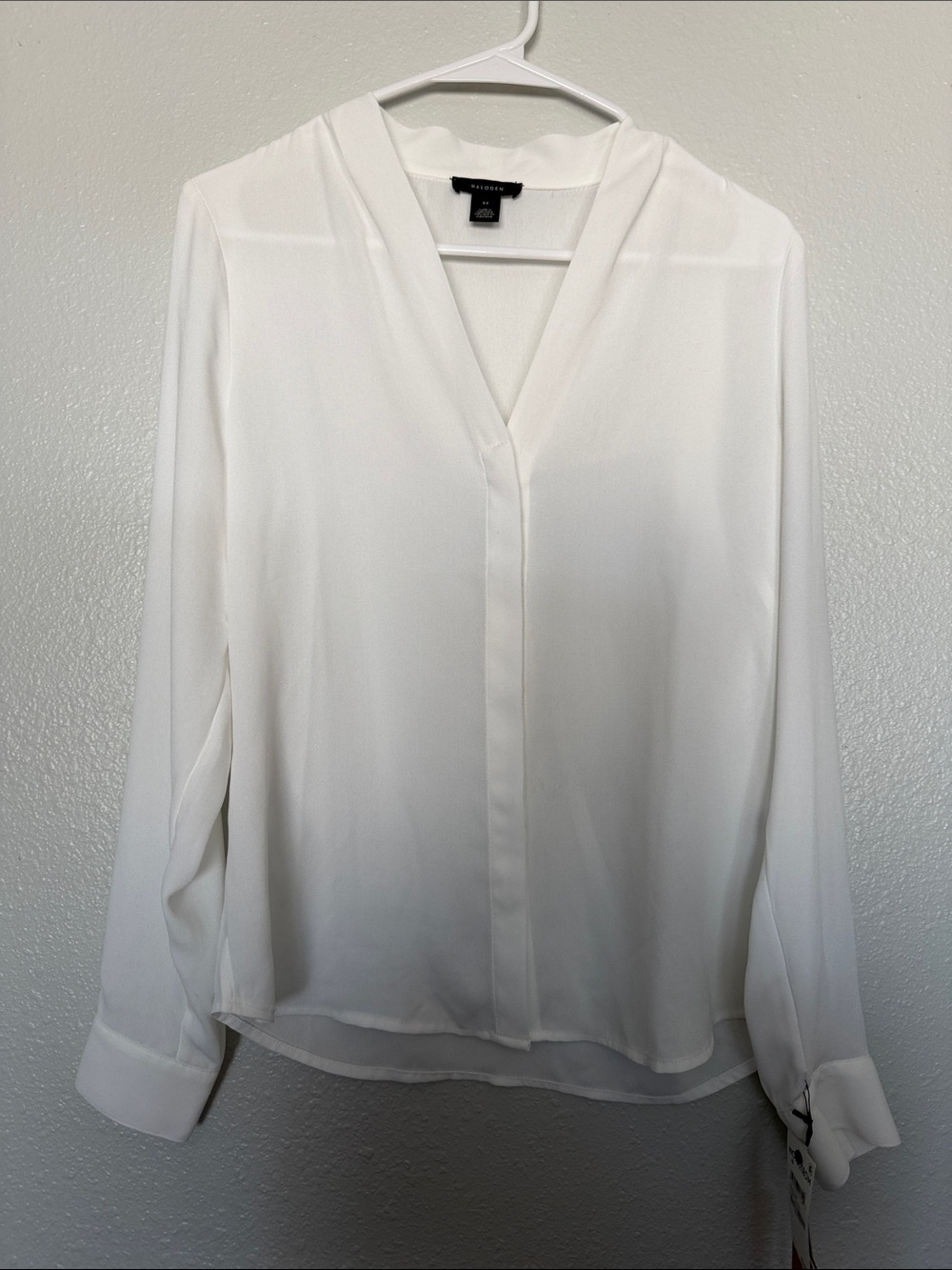 Halogen White V-Neck Long Sleeve Blouse - Classic Professional Top